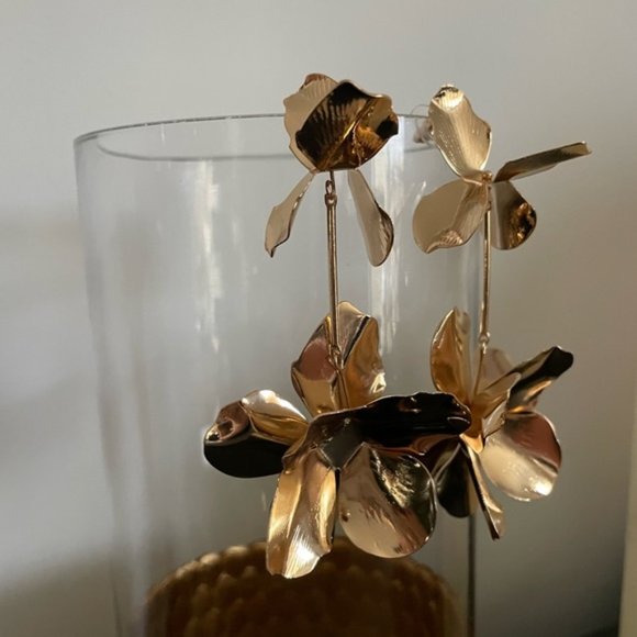 Abstract Gold Flower 🌹 Anthro - Picture 2 of 7